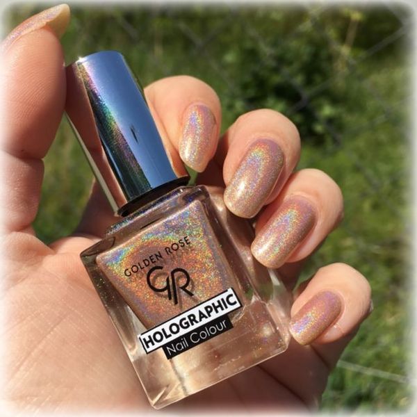 What colour nails please?