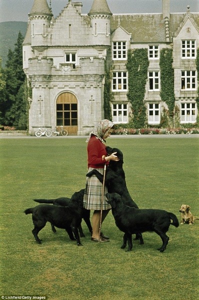 Royal style & gossip: who's having a ball in Balmoral?