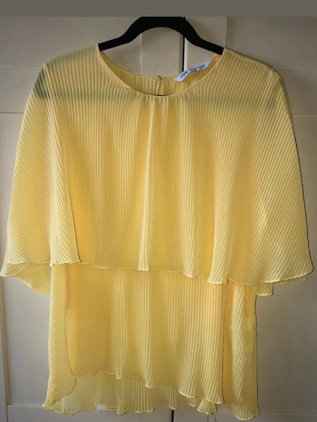 Lemon yellow chiffon top, how to make it work?