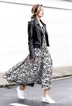 What is a hip stylish 40 year old woman wearing on a night out these days?