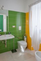 What colour would you paint this bathroom?