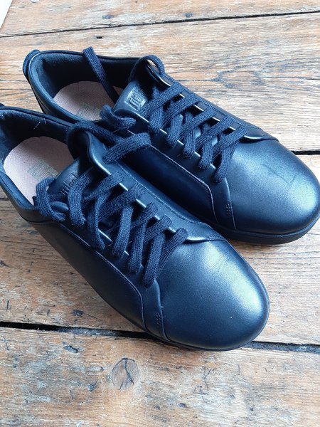Do these look like orthopedic shoes for grannys?!