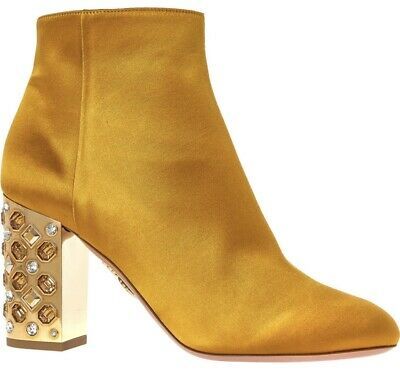 How to wear mustard yellow ankle boots?
