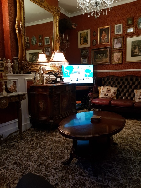 Would it be horribly outing to ask for a picture of your lounge?