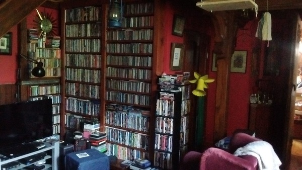 Would it be horribly outing to ask for a picture of your lounge?