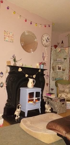Would it be horribly outing to ask for a picture of your lounge?