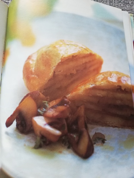 Holding a 1990s dinner party - please give me some food suggestions!