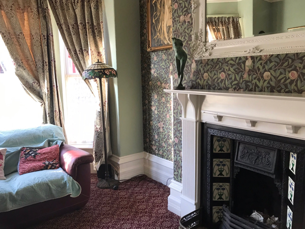 Would it be horribly outing to ask for a picture of your lounge?