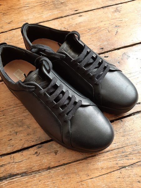 Do these look like orthopedic shoes for grannys?!