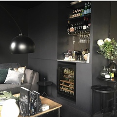 Would it be horribly outing to ask for a picture of your lounge?