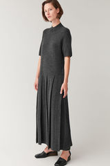 Why can't I wear a pleated skirt?