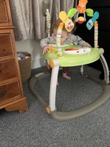 Is this right? Compact (folding) jumperoo and baby's feet are touching the floor