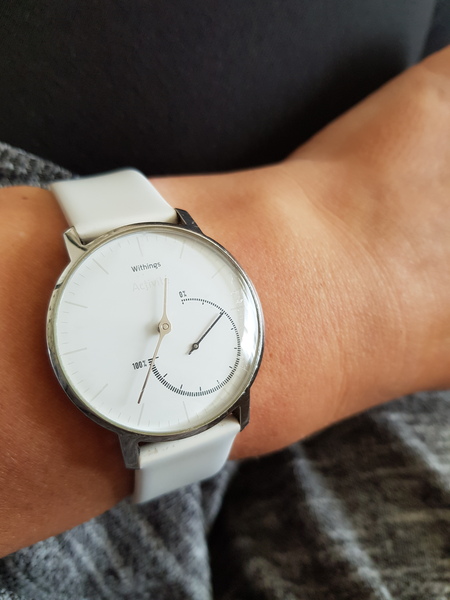 Looking for a smartwatch for DH, got to look like a traditional watch?