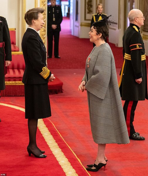 Royal style: it's leather skirt season!