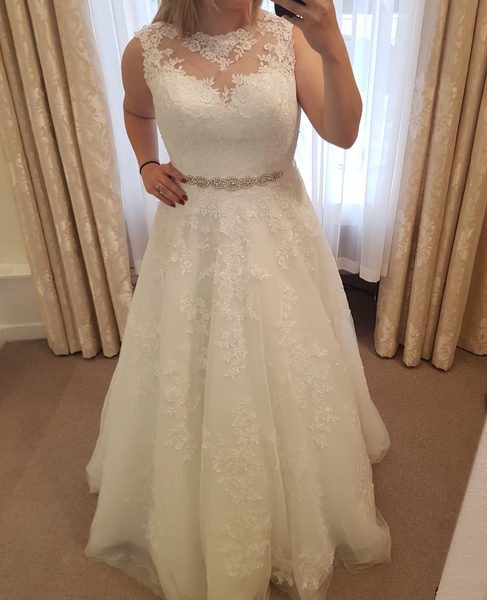 Are these bridesmaid dresses too similar to my wedding dress