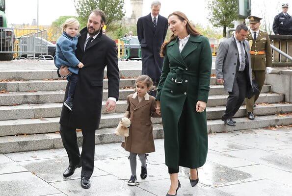 Royal style: it's leather skirt season!