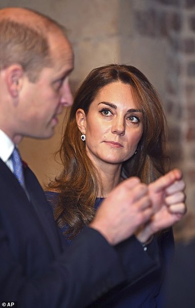 Royal style: it's leather skirt season!