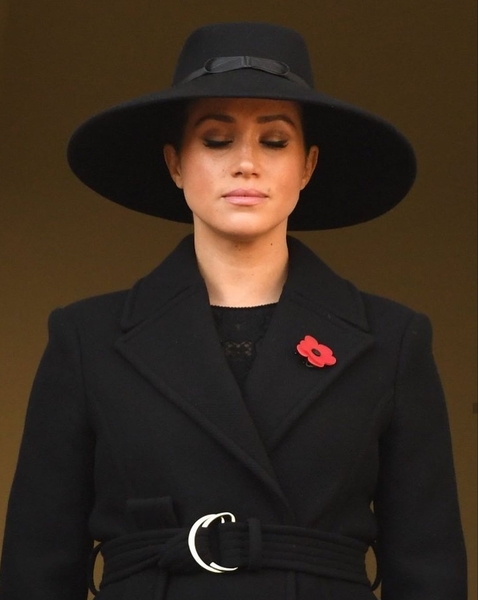 Royal style: it's leather skirt season!
