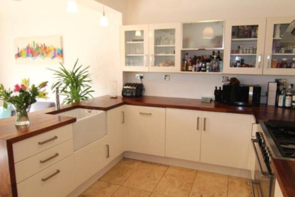 Anyone here have a Belfast sink with a modern gloss kitchen?