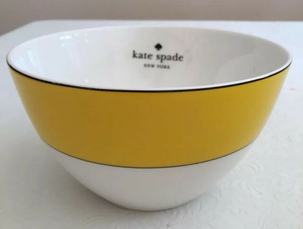 AIBU in thinking plates should be white?
