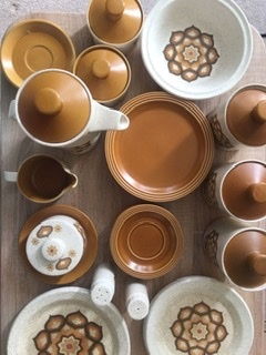 AIBU in thinking plates should be white?
