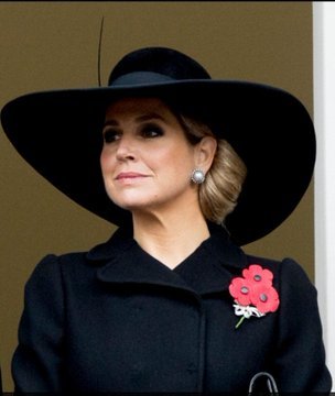 Royal style: it's leather skirt season!