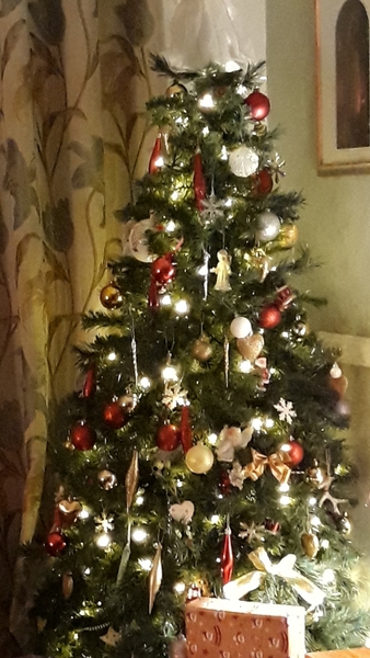 Tree dilemma - good value fake tree?