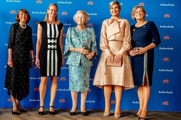 Royal style: it's leather skirt season!