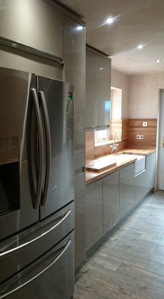 Anyone here have a Belfast sink with a modern gloss kitchen?