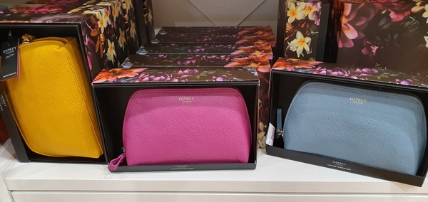Help, is this make up bag nice?!