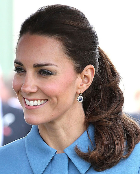 Royal style: it's leather skirt season!