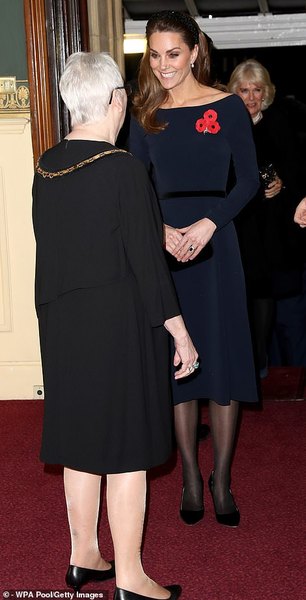 Royal style: it's leather skirt season!