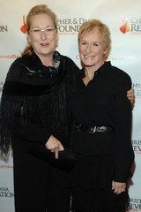Justfor fun, famous people who should be related but are not