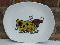AIBU in thinking plates should be white?