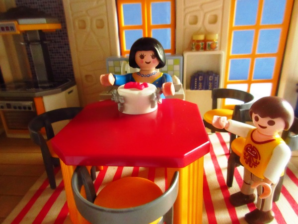 It's the Christmas season for the Playmobil people in our house...