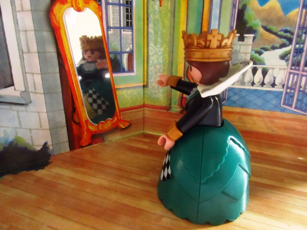 It's the Christmas season for the Playmobil people in our house...