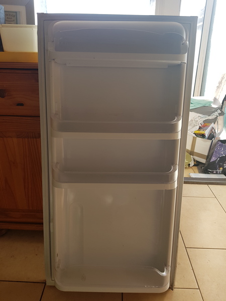 My bloody fridge door fell off