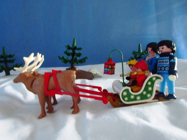 It's the Christmas season for the Playmobil people in our house...