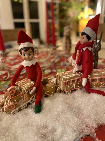 Who does a Christmas/North pole breakfast on the 1st?