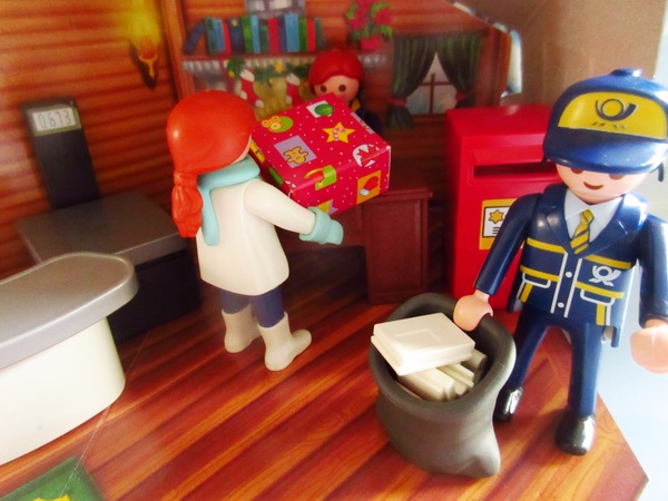 It's the Christmas season for the Playmobil people in our house...