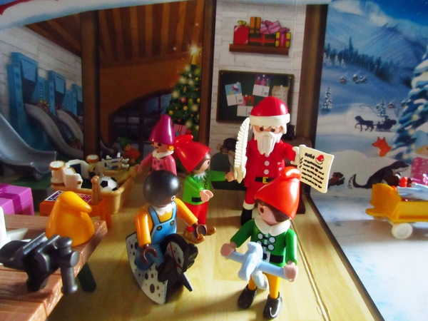 It's the Christmas season for the Playmobil people in our house...