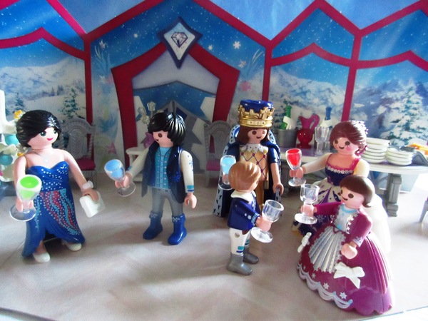 It's the Christmas season for the Playmobil people in our house...