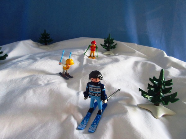 It's the Christmas season for the Playmobil people in our house...