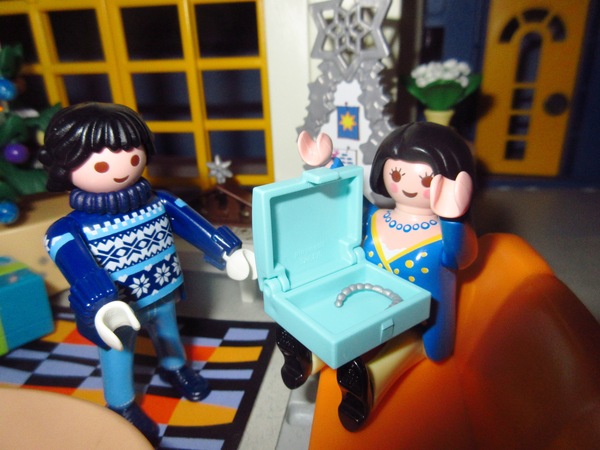 It's the Christmas season for the Playmobil people in our house...