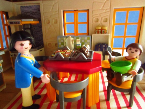 It's the Christmas season for the Playmobil people in our house...