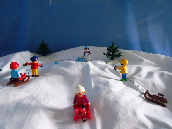 It's the Christmas season for the Playmobil people in our house...