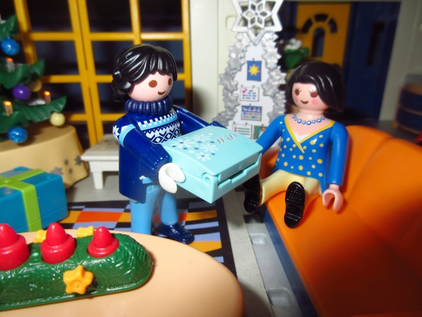 It's the Christmas season for the Playmobil people in our house...