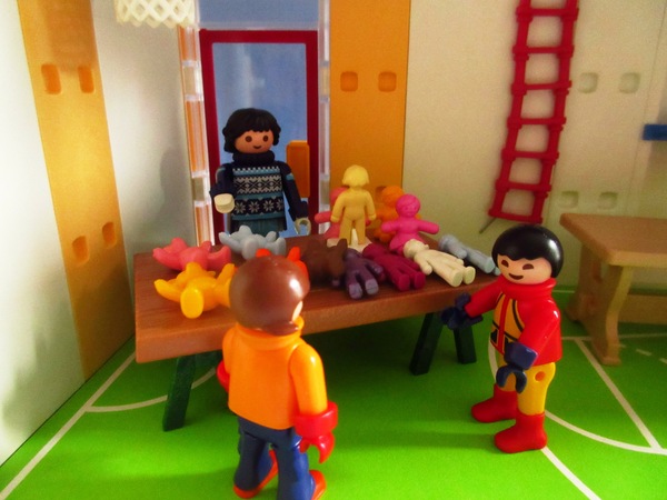 It's the Christmas season for the Playmobil people in our house...