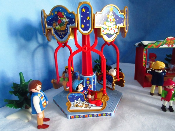 It's the Christmas season for the Playmobil people in our house...