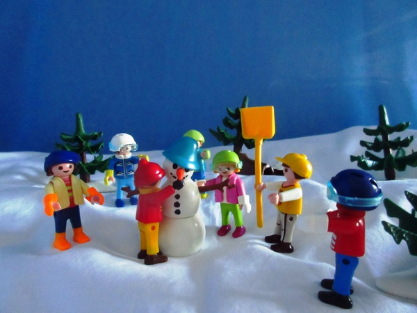 It's the Christmas season for the Playmobil people in our house...